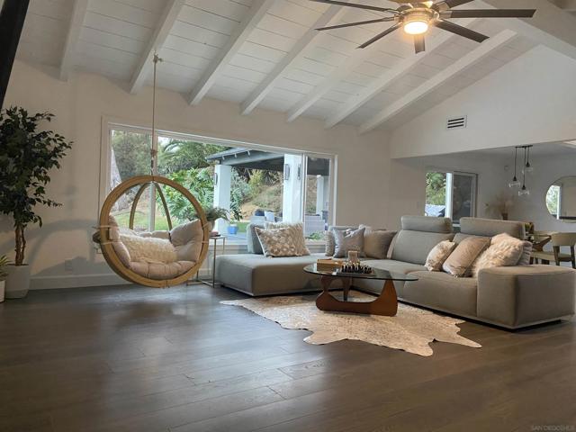 455 Glenncrest Dr, Solana Beach CA: https://media.crmls.org/mediaz/5cf13897-2367-4422-8025-2c556f6f7290.jpg
