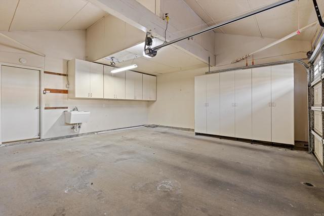 1349 Via Firenze, San Marcos CA: https://media.crmls.org/mediaz/5cf15bf6-9a1e-471e-b487-6130ecc4a2b4.jpg