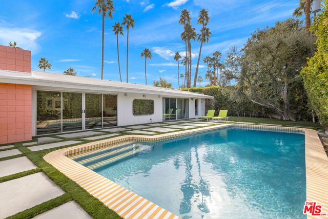 1155 E Mesquite Avenue, Palm Springs CA: https://media.crmls.org/mediaz/5cf17e9f-a247-4d10-8ead-89adf2bc5945.jpg