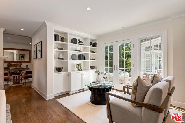 459 S Bentley Avenue, Los Angeles CA: https://media.crmls.org/mediaz/5cf18112-4739-48d5-a3cd-050db03106f3.jpg