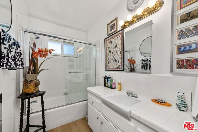 5550 W 63rd Street, Los Angeles CA: https://media.crmls.org/mediaz/5cf184cf-2427-4492-97a0-5be1901ec343.jpg