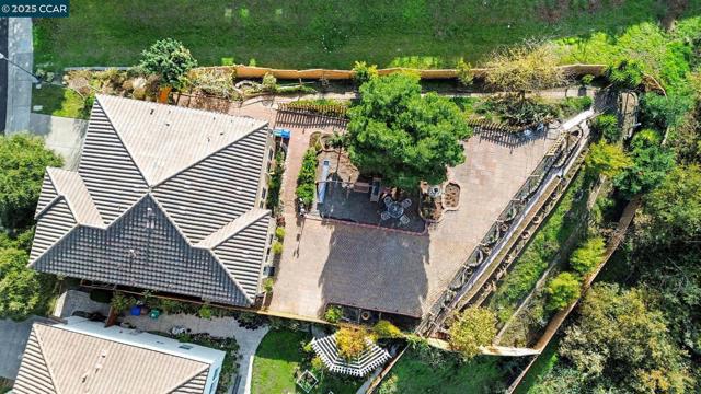 5701 Oakmont Dr, Richmond CA: https://media.crmls.org/mediaz/5cf18525-7291-4a2c-a64f-238dd184dc4e.jpg