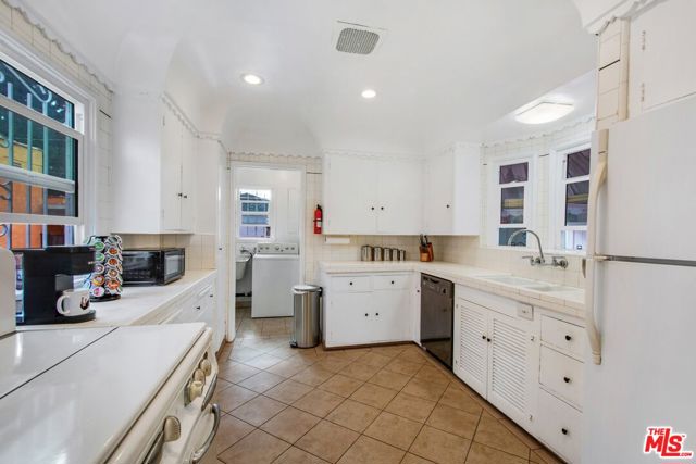 3408 W Martin Luther King Jr Boulevard, Los Angeles CA: https://media.crmls.org/mediaz/5cf1eb94-03a0-4f7b-9652-35a03b5f72be.jpg
