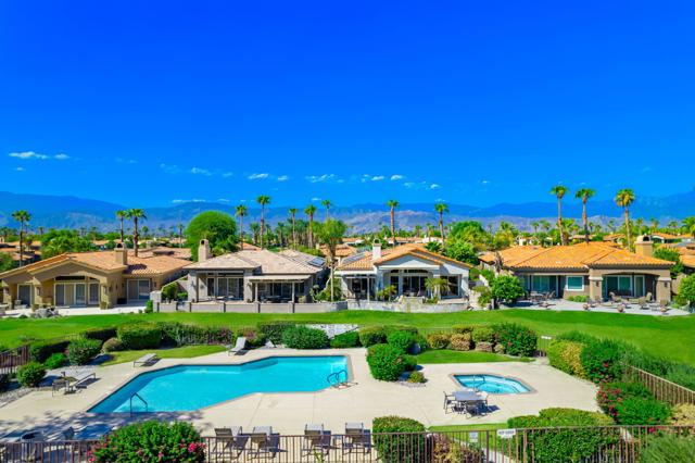 400 Tomahawk Drive, Palm Desert CA: https://media.crmls.org/mediaz/5cf1ef66-fb88-4459-9603-3e5961bcd2a9.jpg