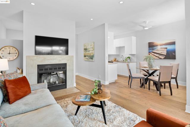 197 Lakeshore Ct, Richmond CA: https://media.crmls.org/mediaz/5cf2b038-d77b-4525-b7a6-5ea7bb995bb8.jpg