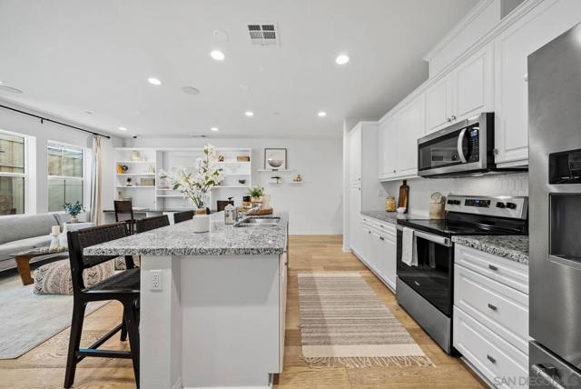 3135 Linwood St, Vista CA: https://media.crmls.org/mediaz/5cf31af8-8a18-40ec-8121-2d9efacf15e2.jpg