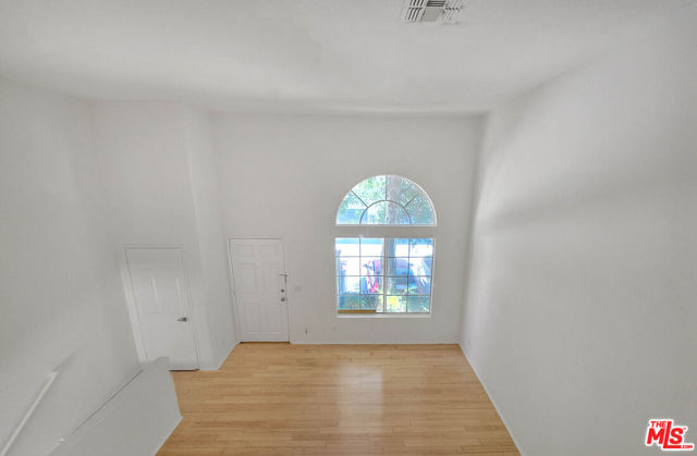 8741 Darby Avenue, Northridge CA: https://media.crmls.org/mediaz/5cf339b5-b657-4c6c-82cb-b0af4c514e85.jpg