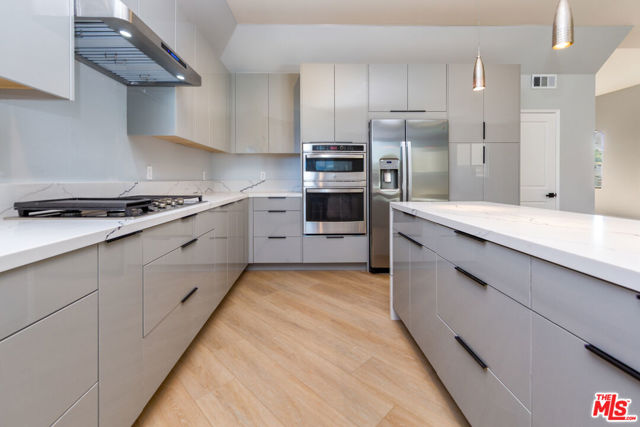 2143 Kerwood Avenue, Los Angeles CA: https://media.crmls.org/mediaz/5cf352fe-a9b7-40e4-afe9-9a7d73e46635.jpg