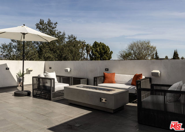 6509 Colgate Avenue, Los Angeles CA: https://media.crmls.org/mediaz/5cf48f12-5fd3-493a-9957-97f596307c5f.jpg