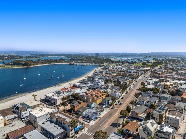 814 Kingston Ct, San Diego CA: https://media.crmls.org/mediaz/5cf4b526-17d5-4f6e-a31a-89e08e350638.jpg
