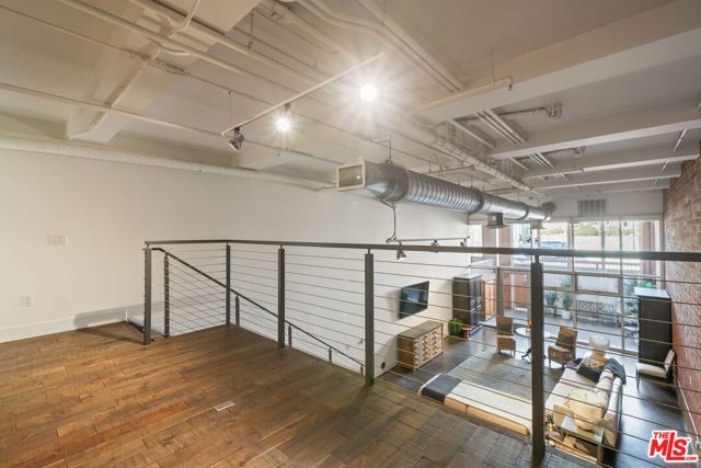 120 S Hewitt Street, Los Angeles CA: https://media.crmls.org/mediaz/5cf4cd35-bc14-4d66-bbce-24cc22194641.jpg