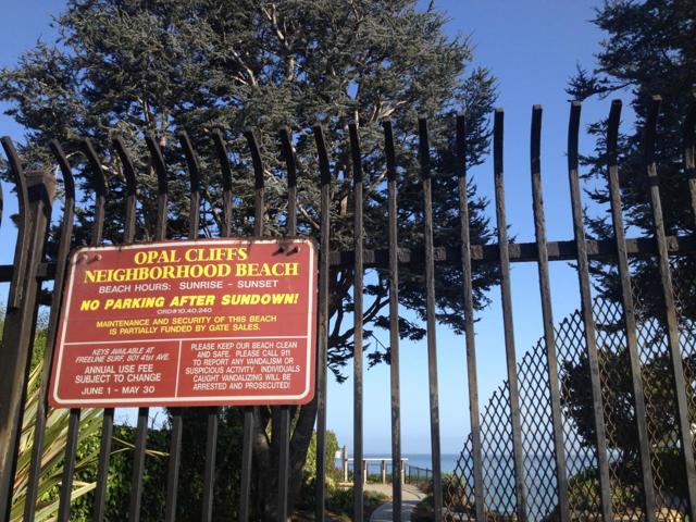 4355 Opal Cliff Drive, Santa Cruz CA: https://media.crmls.org/mediaz/5cf4eedd-eb31-45b7-bb32-6db42c6de267.jpg
