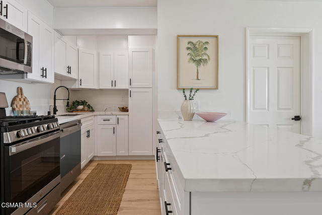 916 Lighthouse Way, Port Hueneme CA: https://media.crmls.org/mediaz/5cf50653-555a-4cfc-af62-d3d92780a4d1.jpg