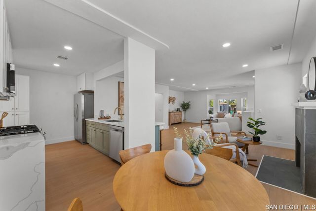 4642 Aragon DR, San Diego CA: https://media.crmls.org/mediaz/5cf5207d-7bbc-49c7-8007-1c4bd4948458.jpg
