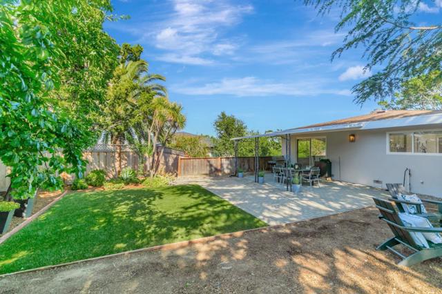 3300 Plateau Drive, Belmont CA: https://media.crmls.org/mediaz/5cf546c6-ce14-4cc9-9a70-54f096235738.jpg