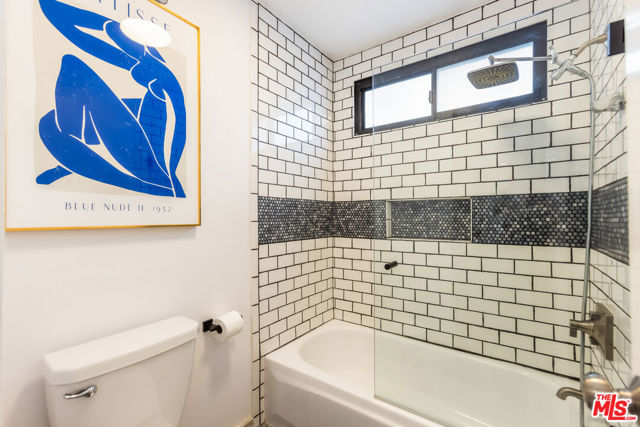 11828 Goshen Avenue, Los Angeles CA: https://media.crmls.org/mediaz/5cf55194-8080-4a13-866d-0c5d38e32ddf.jpg