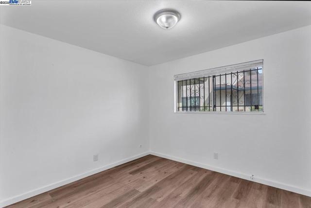 2200 Lemontree Way, Antioch CA: https://media.crmls.org/mediaz/5cf5ffa5-a0d9-4ac4-99ac-6e10be8c4ccf.jpg