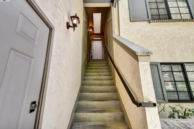 246 Canyon Woods Way, San Ramon CA: https://media.crmls.org/mediaz/5cf628e6-3485-4ccf-bf1a-4a9b4b236527.jpg