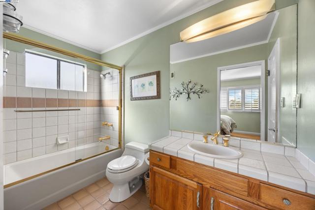 2461 Trenton Dr, San Bruno CA: https://media.crmls.org/mediaz/5cf6315d-0811-4ee2-952a-ed215a0f2a30.jpg