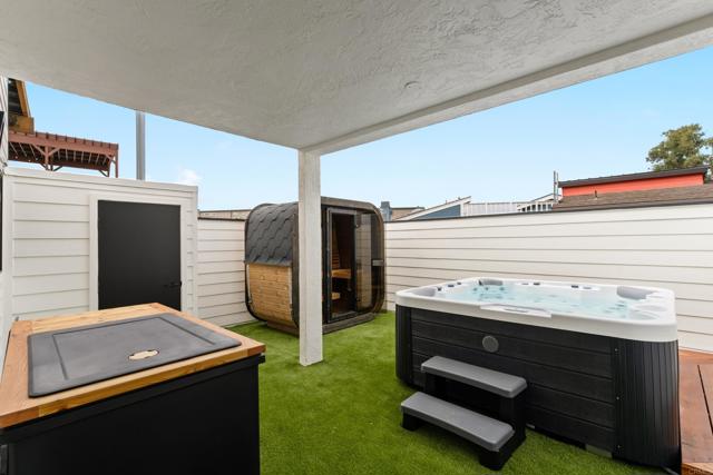 2623 Ocean Front Walk, San Diego CA: https://media.crmls.org/mediaz/5cf65947-14bb-4979-afa5-d7b6d901c3c5.jpg