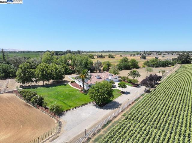 3335 Kellogg Creek Rd, Byron CA: https://media.crmls.org/mediaz/5cf6b0af-b44e-4594-b40b-b0f34bfa7c87.jpg