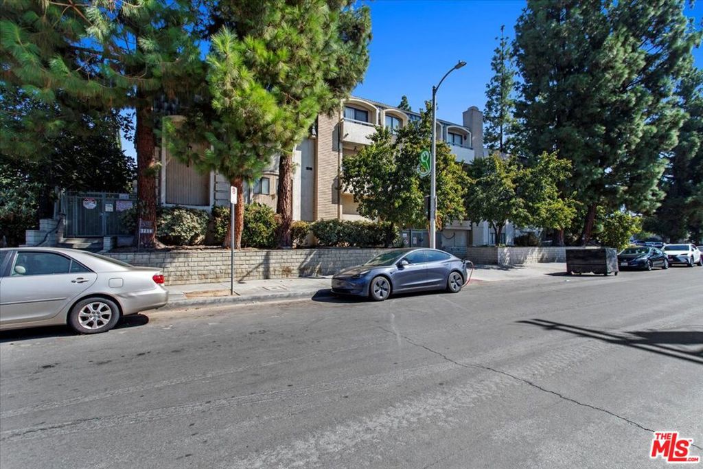 7230 Kelvin Avenue #6