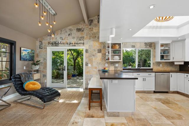 560 San Andres Dr., Solana Beach CA: https://media.crmls.org/mediaz/5cf75ee8-4b0a-4112-b8f5-f55fcb911885.jpg