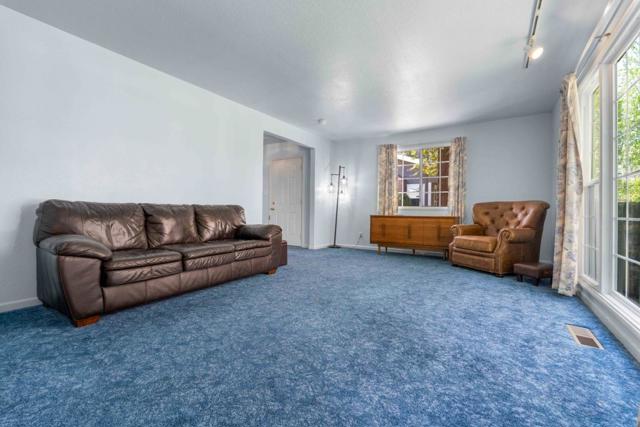 1116 17th Avenue, Redwood City CA: https://media.crmls.org/mediaz/5cf84e80-8e7b-4bf0-8dc1-faabe7799e37.jpg