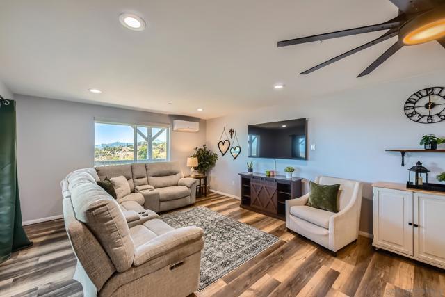 9180 Tokaj Ln, Spring Valley CA: https://media.crmls.org/mediaz/5cf8a515-f551-4c42-a8a6-e9107429ef99.jpg