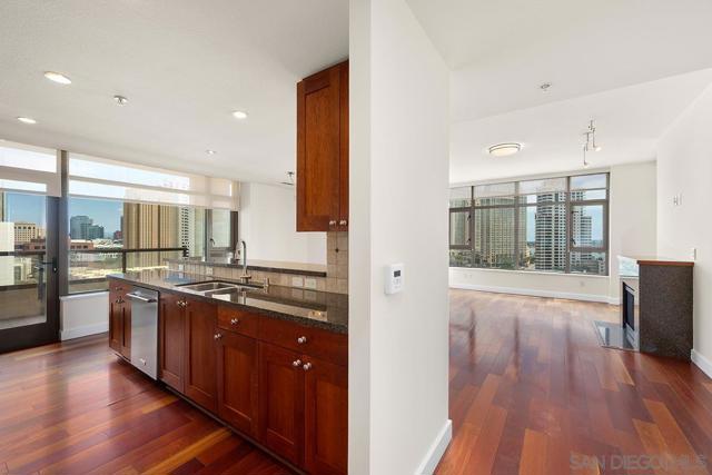 700 W E Street, San Diego CA: https://media.crmls.org/mediaz/5cf8be6d-635b-408d-872b-9c9006e8cfb2.jpg