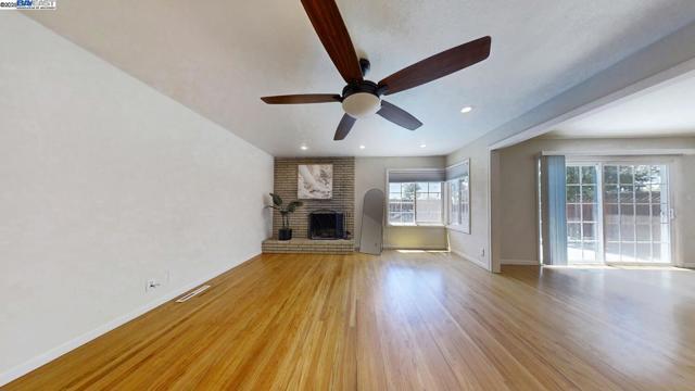 5221 Roxanne Ct, Livermore CA: https://media.crmls.org/mediaz/5cf93702-b3fc-4db6-b1d1-fd3b4caf0f0f.jpg