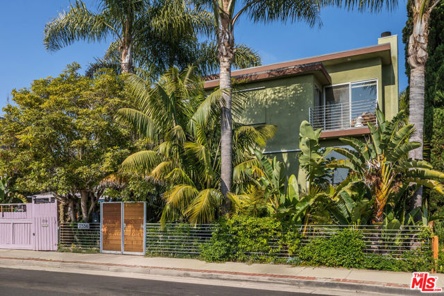2336 Boone Avenue, Venice CA: https://media.crmls.org/mediaz/5cf959b4-d6c5-43c5-be5e-fbd66226a6aa.jpg