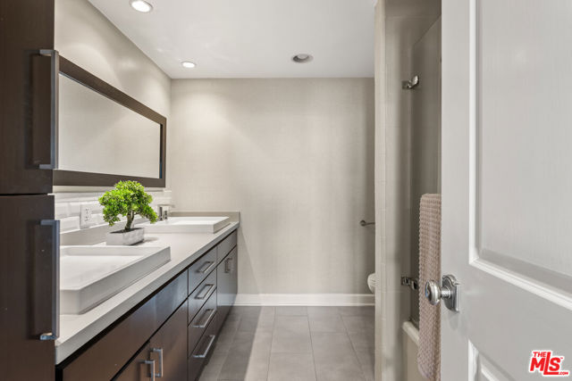1333 S Beverly Glen Boulevard, Los Angeles CA: https://media.crmls.org/mediaz/5cf96245-3009-44ad-85c9-5e73d48698e0.jpg