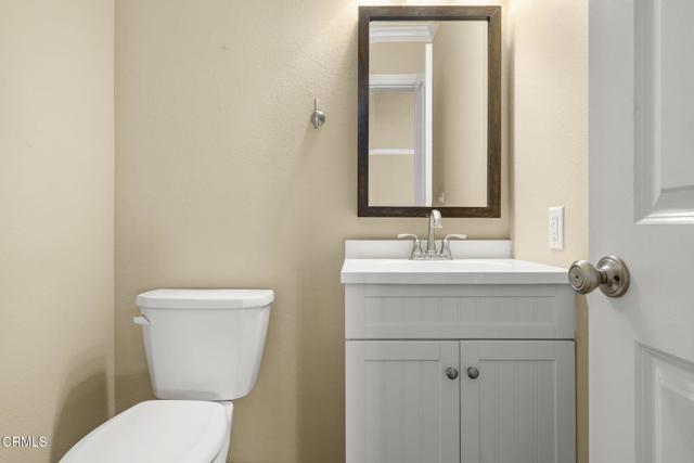 691 County Square Drive, Ventura CA: https://media.crmls.org/mediaz/5cfa7ab8-bace-4c97-98b9-07ee51ddc7ff.jpg