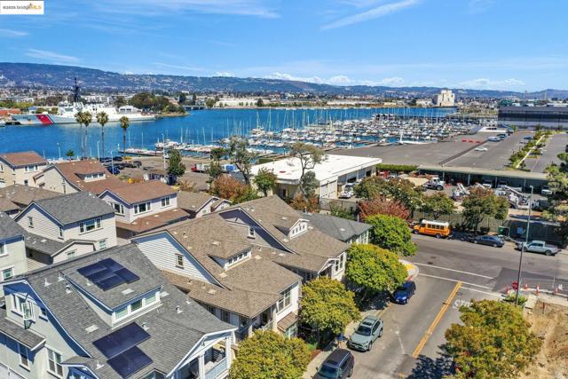 1623 Fortmann Way, Alameda CA: https://media.crmls.org/mediaz/5cfab8df-c8c0-44c9-81e1-9898f02f515d.jpg