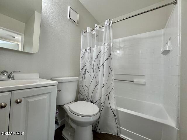 24479 Valle Del Oro, Newhall CA: https://media.crmls.org/mediaz/5cfad4b5-f78e-4029-830b-3d58214f8185.jpg