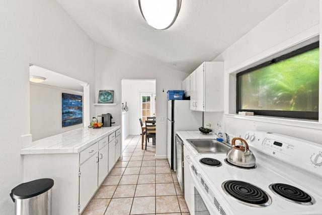 150 New Place Road, Hillsborough CA: https://media.crmls.org/mediaz/5cfafc56-672a-4750-b8e2-af4eba67cbef.jpg