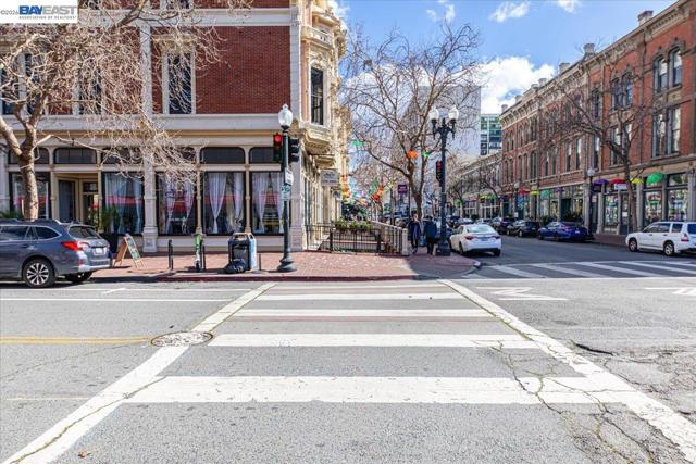 809 Clay St, Oakland CA: https://media.crmls.org/mediaz/5cfb2adb-e50f-4ca2-8a31-842fef5577f8.jpg