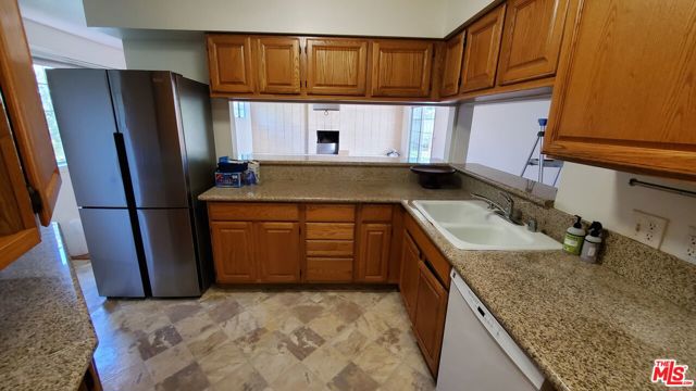 3461 Redwood Avenue, Los Angeles CA: https://media.crmls.org/mediaz/5cfb4089-dce8-4d9d-9774-3dd603098fe3.jpg