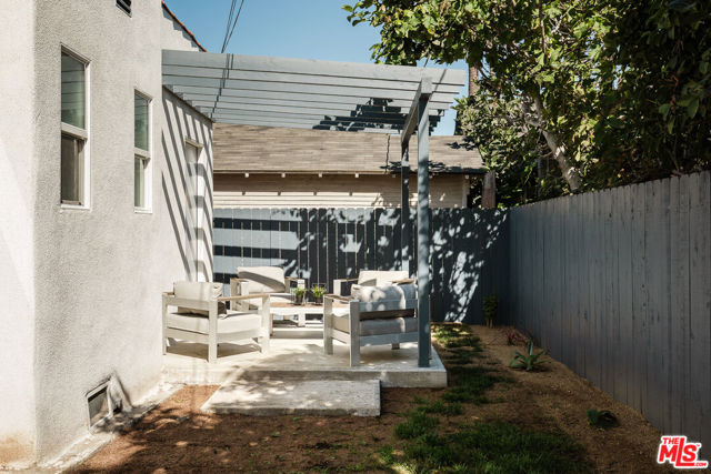 4438 W 28th Street, Los Angeles CA: https://media.crmls.org/mediaz/5cfb6baf-4112-4244-b734-5bd4d883ce7d.jpg