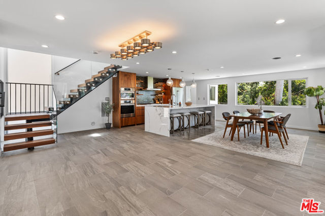 805 Norumbega Drive, Monrovia CA: https://media.crmls.org/mediaz/5cfbe759-5290-46ac-9053-3b586f84c331.jpg