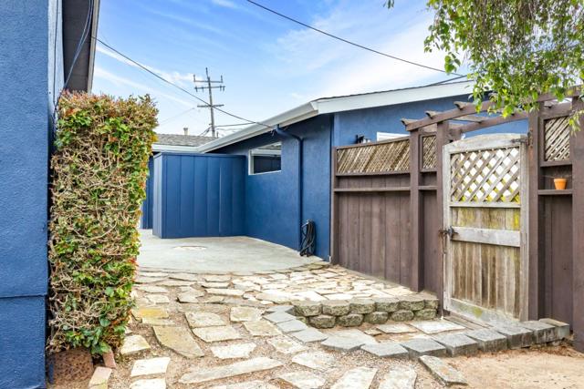 232 Peninsula Drive, Marina CA: https://media.crmls.org/mediaz/5cfbeaae-3e08-41f3-b383-444c503706f2.jpg