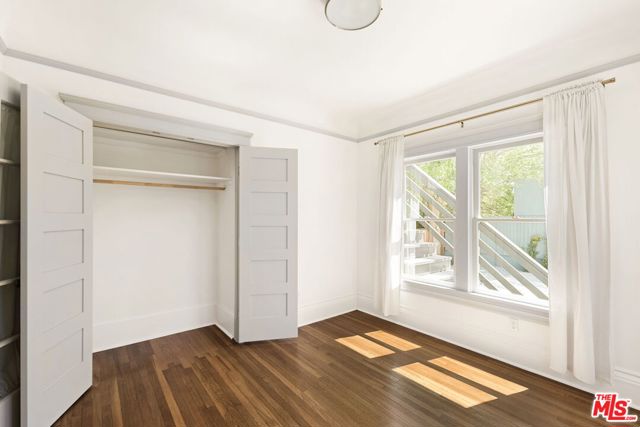 116 Roselawn Place, Los Angeles CA: https://media.crmls.org/mediaz/5cfc1f9c-7dd6-4ccf-b8e9-6c6bd3058b28.jpg