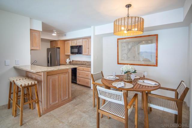 1830 Avenida Del Mundo, Coronado CA: https://media.crmls.org/mediaz/5cfc4ab7-4462-495d-9a67-02a4595e512c.jpg