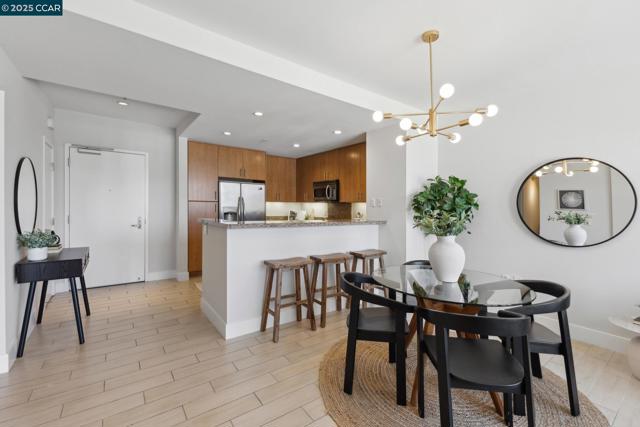 438 W Grand Ave, Oakland CA: https://media.crmls.org/mediaz/5cfd72e6-cbc6-4e9b-b3e2-a5e1be191ddd.jpg