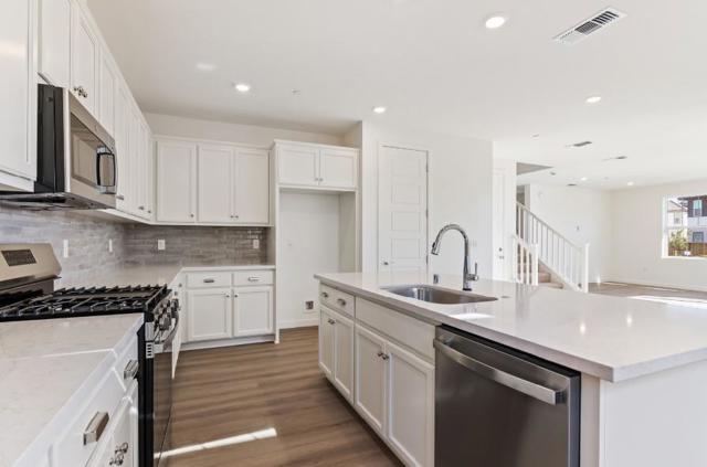 5709 Pathway Drive, Fairfield CA: https://media.crmls.org/mediaz/5cfdbb46-02d3-4664-9919-1988635519c6.jpg