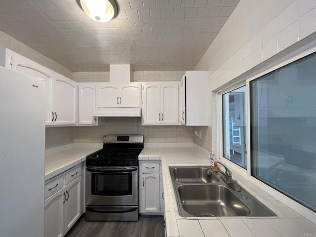 127 AVE DE LA MADRID, San Diego CA: https://media.crmls.org/mediaz/5cfdffef-14b9-47e9-8c29-081aac9141d1.jpg