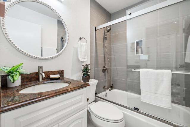 3014 BROADMOOR VIEW, Oakland CA: https://media.crmls.org/mediaz/5cfe0417-7dfd-4530-a8fa-cea5547dc43d.jpg