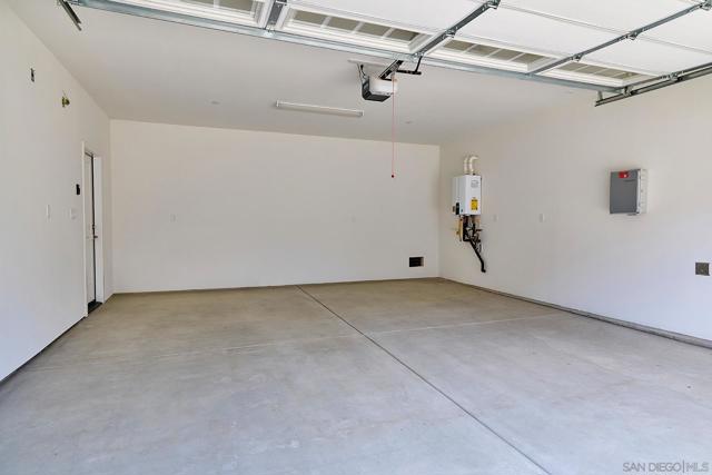 563 N Vulcan Ave, Encinitas CA: https://media.crmls.org/mediaz/5cfe3f9b-2b3d-4fb3-8cd0-04a8bd19de0b.jpg