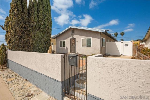 2931 Dahlia St, San Diego CA: https://media.crmls.org/mediaz/5cfe48f8-a0fb-45b6-bfcb-3467a6749d34.jpg